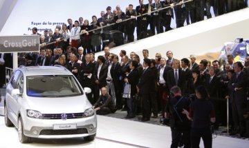 Volkswagen иска да настигне Toyota и GM с новия си Golf