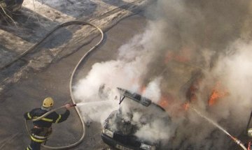 „Мерцедес“ изгоря напълно в Шумен 