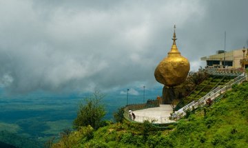 Златният камък в Мианмар