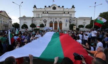 Пламен Орешарски кани протестиращи в МС