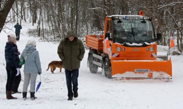 Махат опасните ледени висулки от мостовете в София 