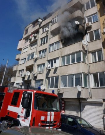 36-годишен мъж в болница след пожар