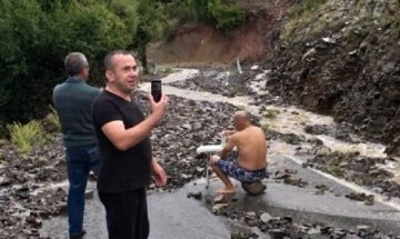 Туристи са блокирани заради свлачище край Момчилград 