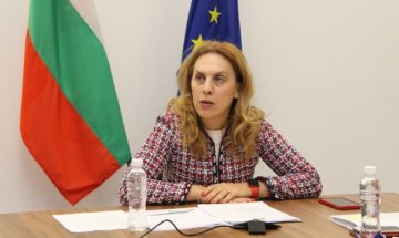 Николова: Призовавам работещите в туризма да се ваксинират 