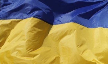 Руски космонавти облякоха костюми с цветовете на украинския флаг