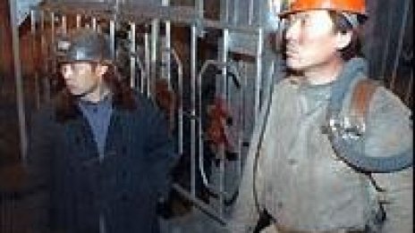 Поне 203-ма китайски миньори загинаха при експлозия на газ