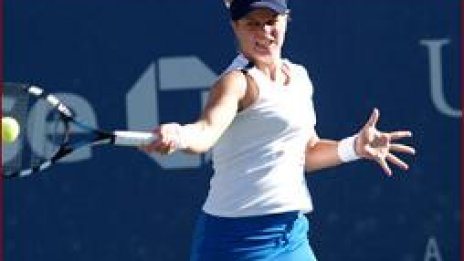 Клийстерс победи Шарапова, среща Пиърс на финала на US Open