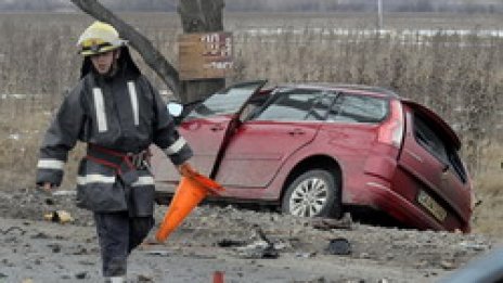 Двама души загинаха във войната на пътя