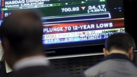 Драстичен спад на борсата в САЩ, Dow под 7000 пункта