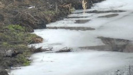 Намериха удавената баба в река Дюлинска, още търсят внучето