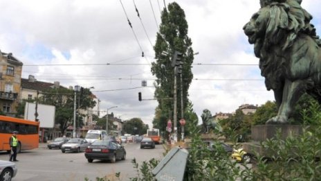 Правят кръгово движение на Лъвов мост