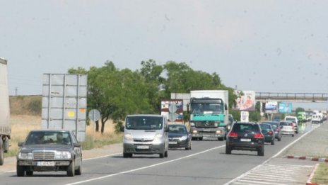 Полъх от Петолъчката: похабени нерви и колони от коли