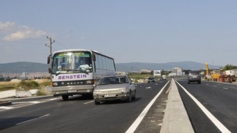 Пътищата в по-голямата част от страна са сухи