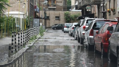 Мокри пътища и намалена видимост