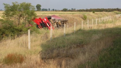 Две жертви на войната по пътищата за денонощие