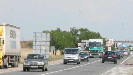 Затворени са проходите Твърдица-Елена и Етрополе-Златица