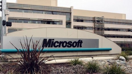 Гаф със снимка! Microsoft подмени чернокож с бял в полски сайт