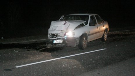 Двама загинали по пътищата на страната