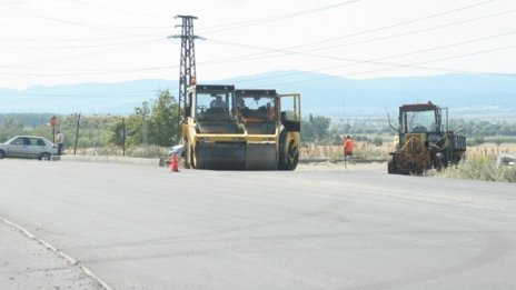 До началото на октомври ремонтират пътя Дунавци-Лом