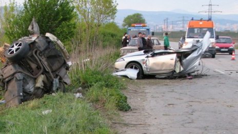 Четири жертви по пътищата за денонощие