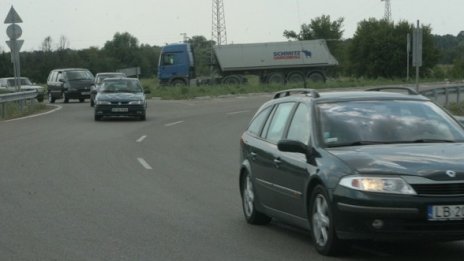 Пътищата в по-голямата част от страната са сухи