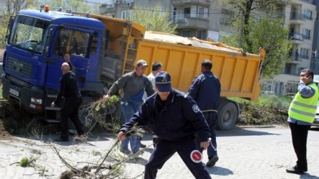 Удар между джип и камион затвори пътя Русе–София