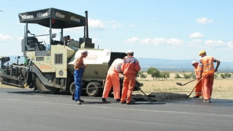 Сухи пътища в страната, ремонтите продължават