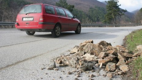 Пътищата в страната са сухи, но вече има мъгли