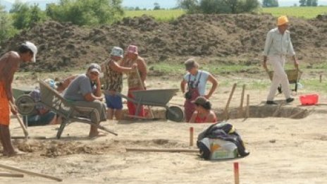 Откриха селище на първобитни във Франция