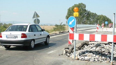 Пътищата в по-голямата част от страната са сухи