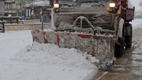 Заснежени, но опесъчени са пътищата в страната