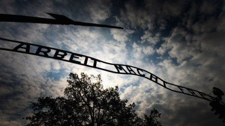 Откриха надписа "Arbeit macht frei"