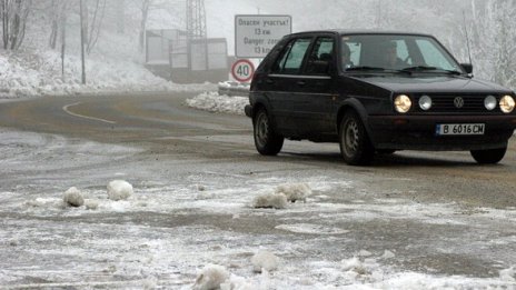 Пътищата из страната са сухи