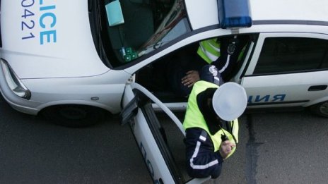 Двама биха и ограбиха мъж в Бургас