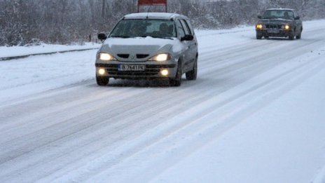 Затворен е пътят Бургас–Карнобат и в двете посоки