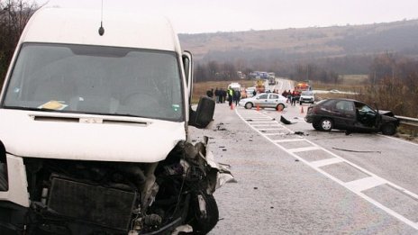 Четирима загинали в катастрофи