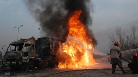 Трима ранени при нападение срещу конвой на НАТО в Пакистан