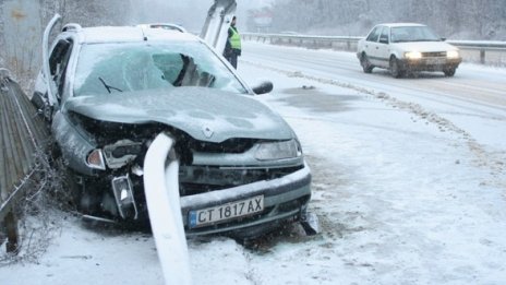 Двама загинали в катастрофи през последните 24 часа