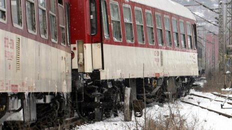 Възстановяват движението при гара Курило