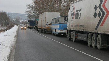 Отварят лента за движение в южното платно на Ломско шосе