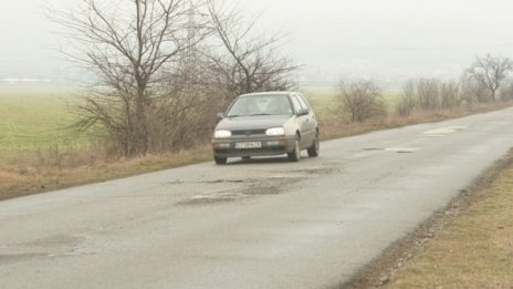 Пътищата в страната са мокри, но проходими