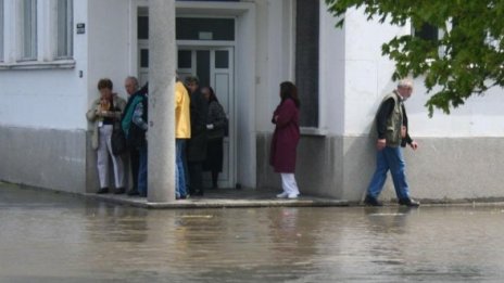 Дунав приижда, до дни залива българския бряг