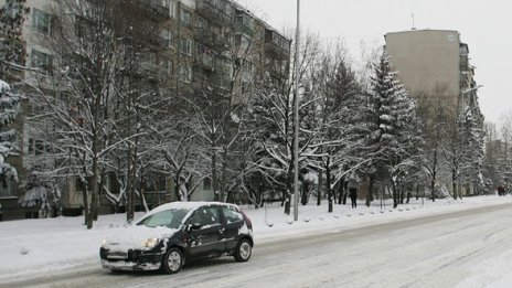 Заснежени пътища в София, Пловдив, Бургас...