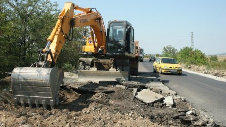 Засега държавата ще плаща само на малки строителни фирми