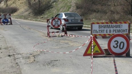 Пътищата в по-голямата част от страната са сухи