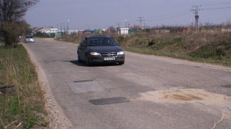 Пътищата в по-голямата част от страната са сухи