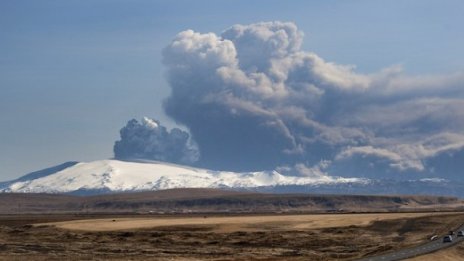 Вулканичният облак е извън страната