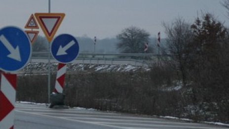 Пътищата в по-голямата част от страната са сухи