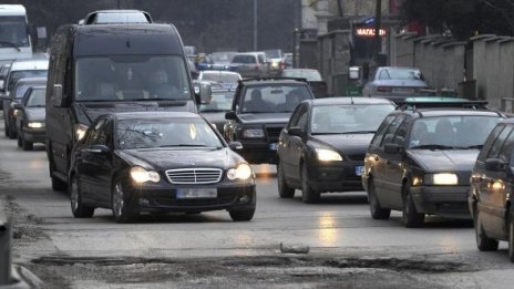 Реверсивно движение между Перник и София за празниците