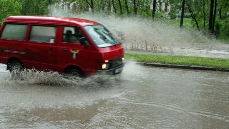 Пътните настилки в страната са предимно мокри